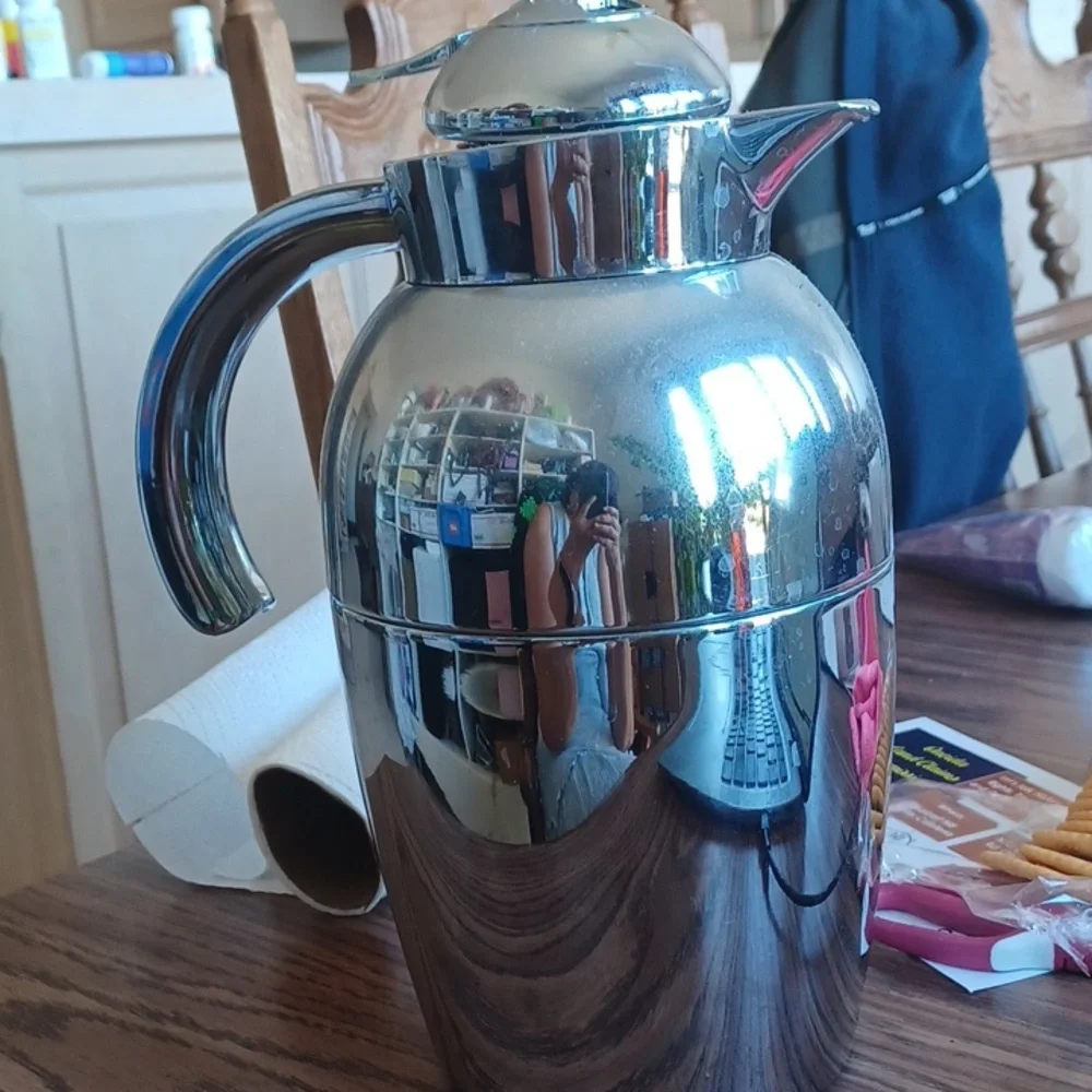 OGGI Silver Thermal Vacuum Carafe Rotating Top 1990s, 32 Oz, beautiful
